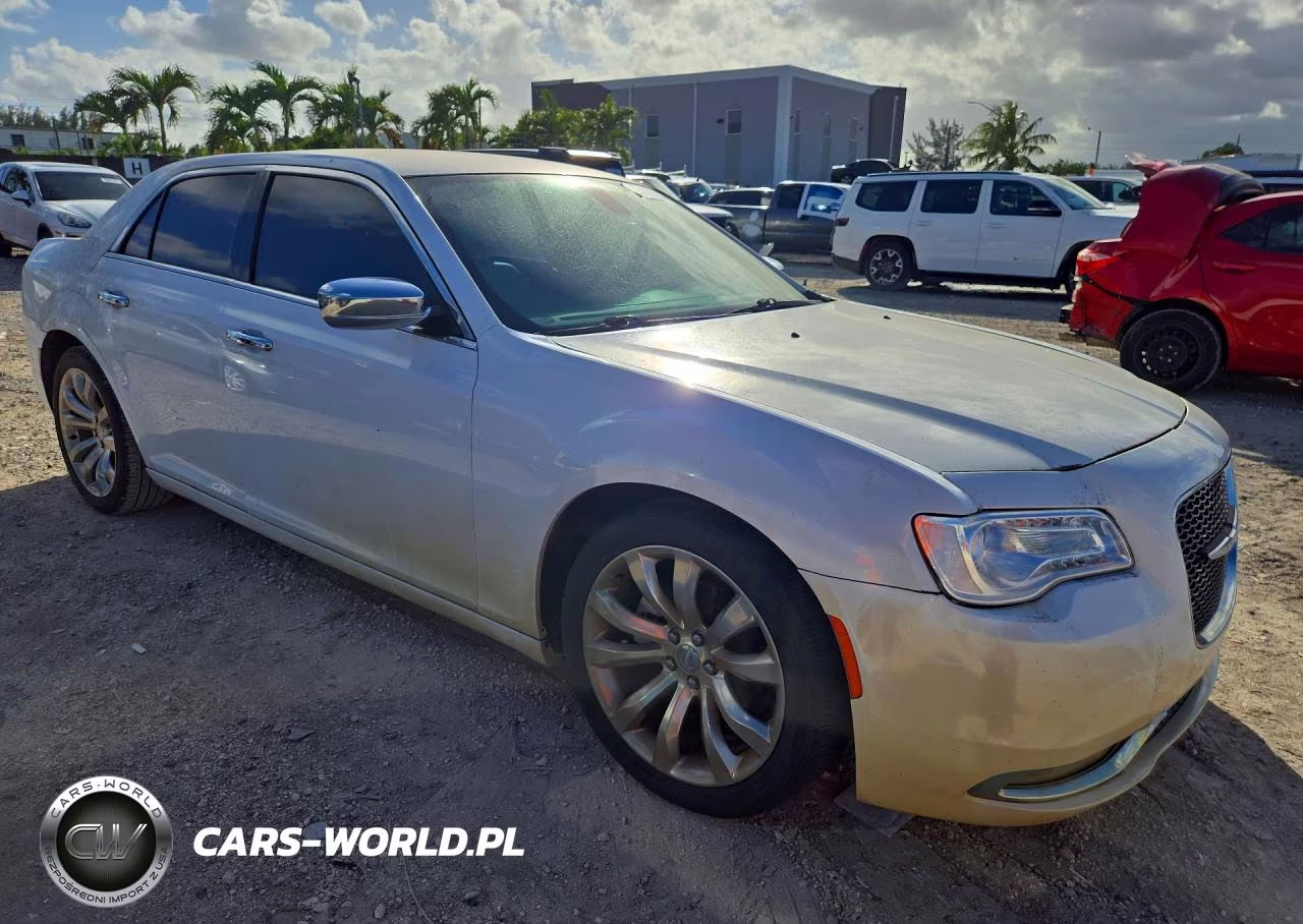 2018 Chrysler 300 Limited VIN:2C3CCAEG8JH137110 - 4