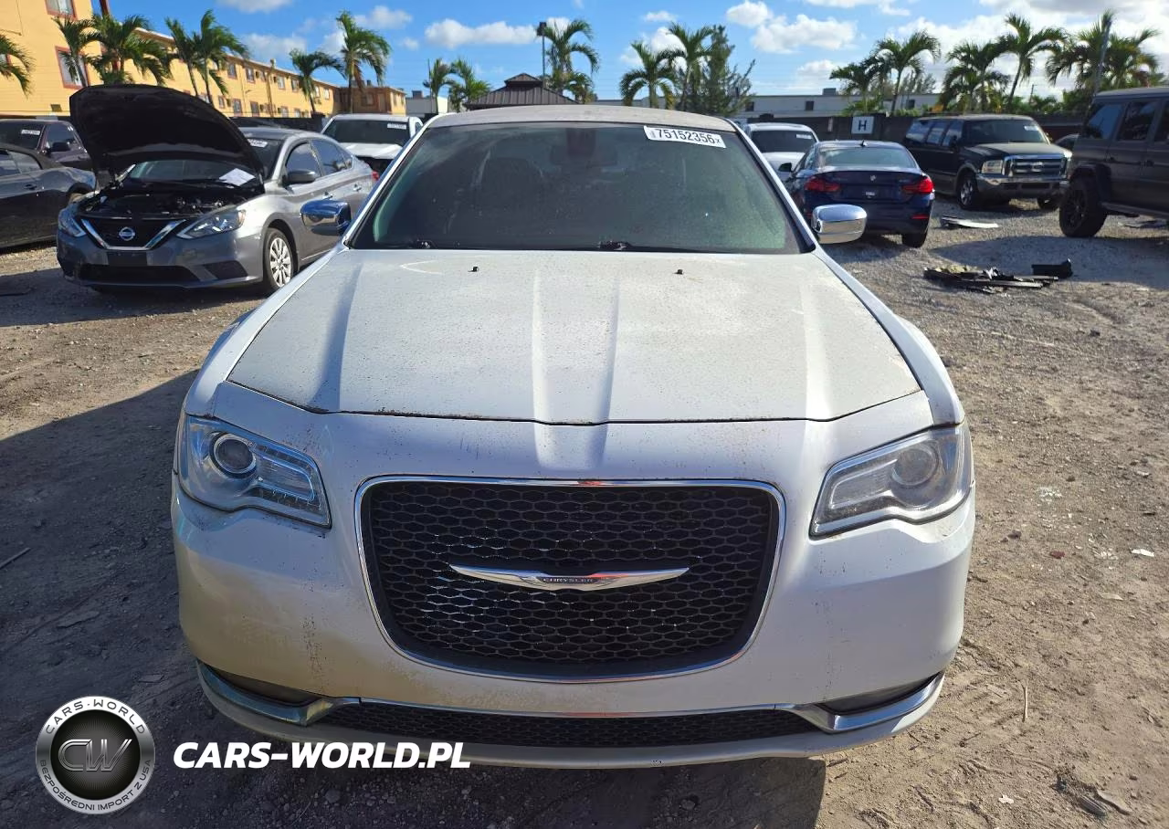 2018 Chrysler 300 Limited VIN:2C3CCAEG8JH137110 - 5