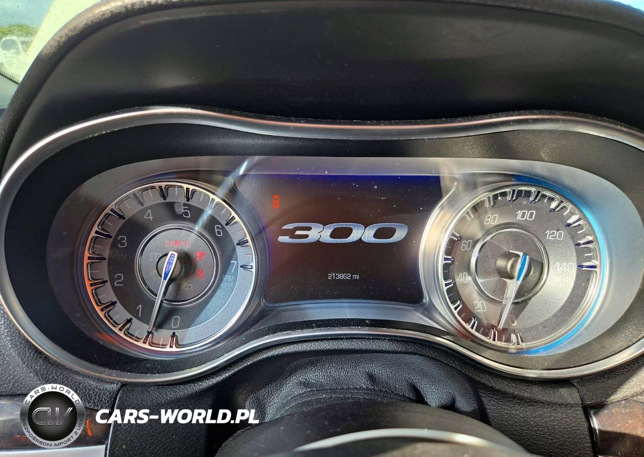 2018 Chrysler 300 Limited VIN:2C3CCAEG8JH137110 - 9