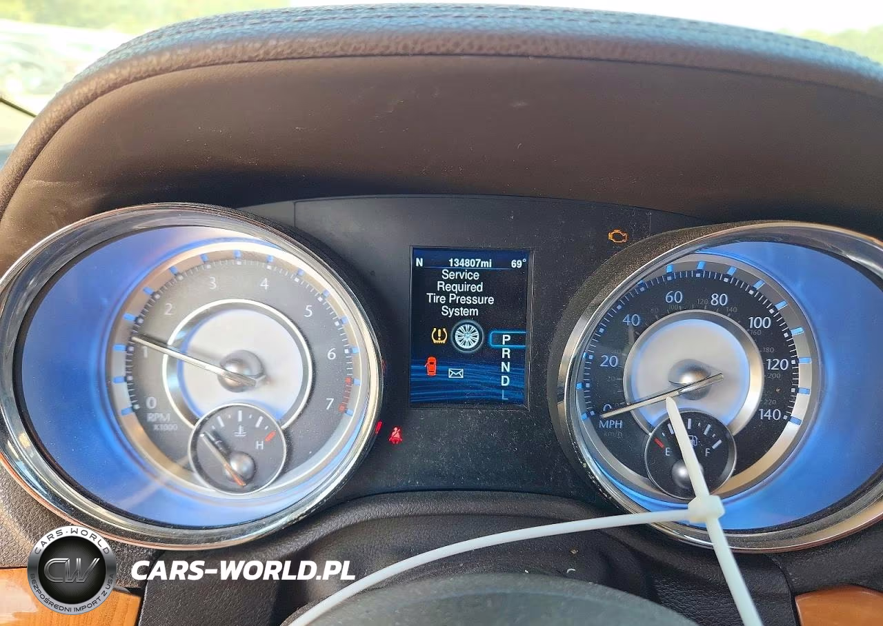 2014 Chrysler 300C VIN:2C3CCAEG6EH135989 - 9
