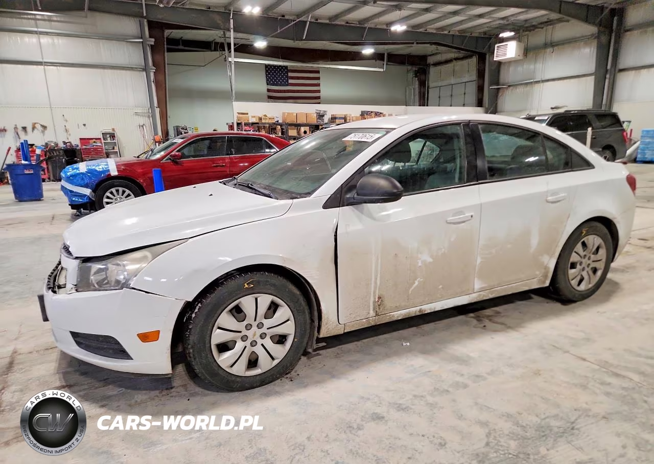 2013 Chevrolet Cruze Ls – zdjęcie 1 z 12