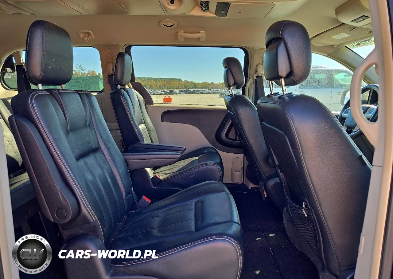 2014 Chrysler Town & Country Touring VIN:2C4RC1BG5ER342684 - 11
