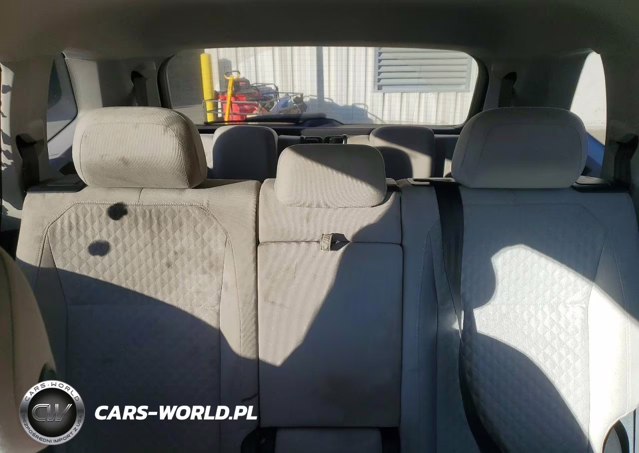 2018 Volkswagen Tiguan S VIN:3VV1B7AX9JM111505 - 10