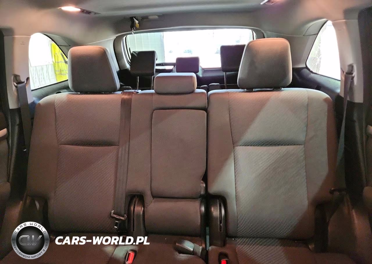 2019 Toyota Highlander Le VIN:5TDBZRFH6KS955336 - 10