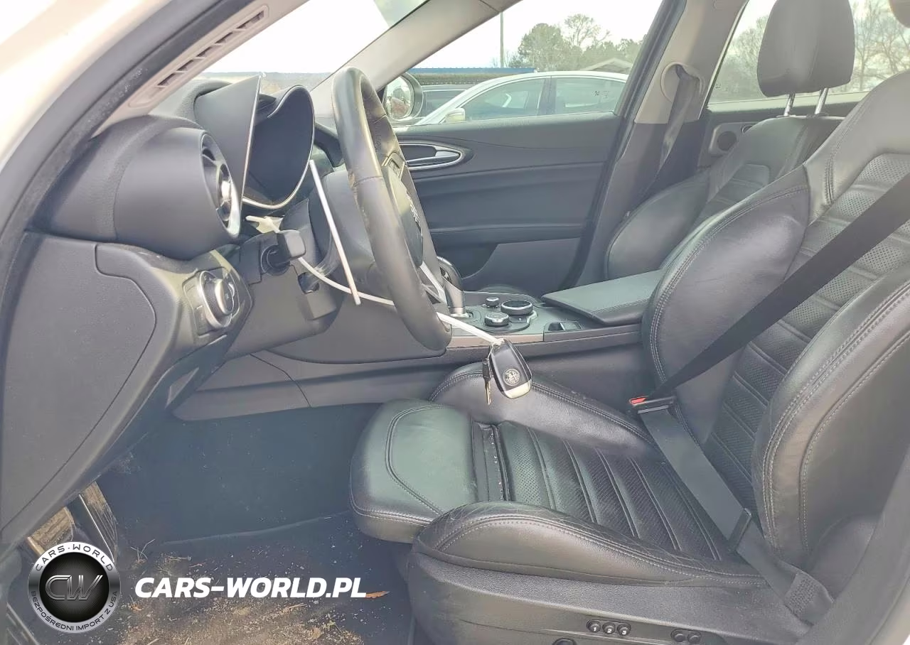 2018 Alfa Romeo Giulia Ti VIN:ZARFAECN0J7598388 - 7