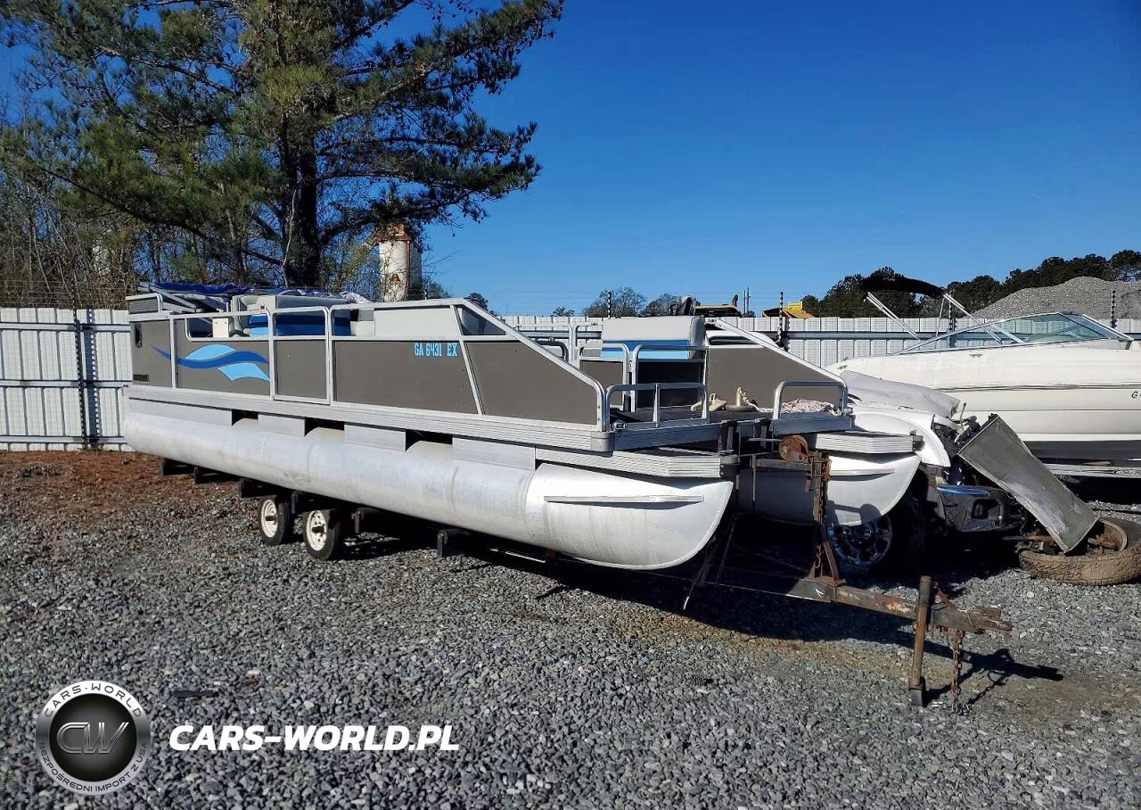 1988 Tracker Marine Boat