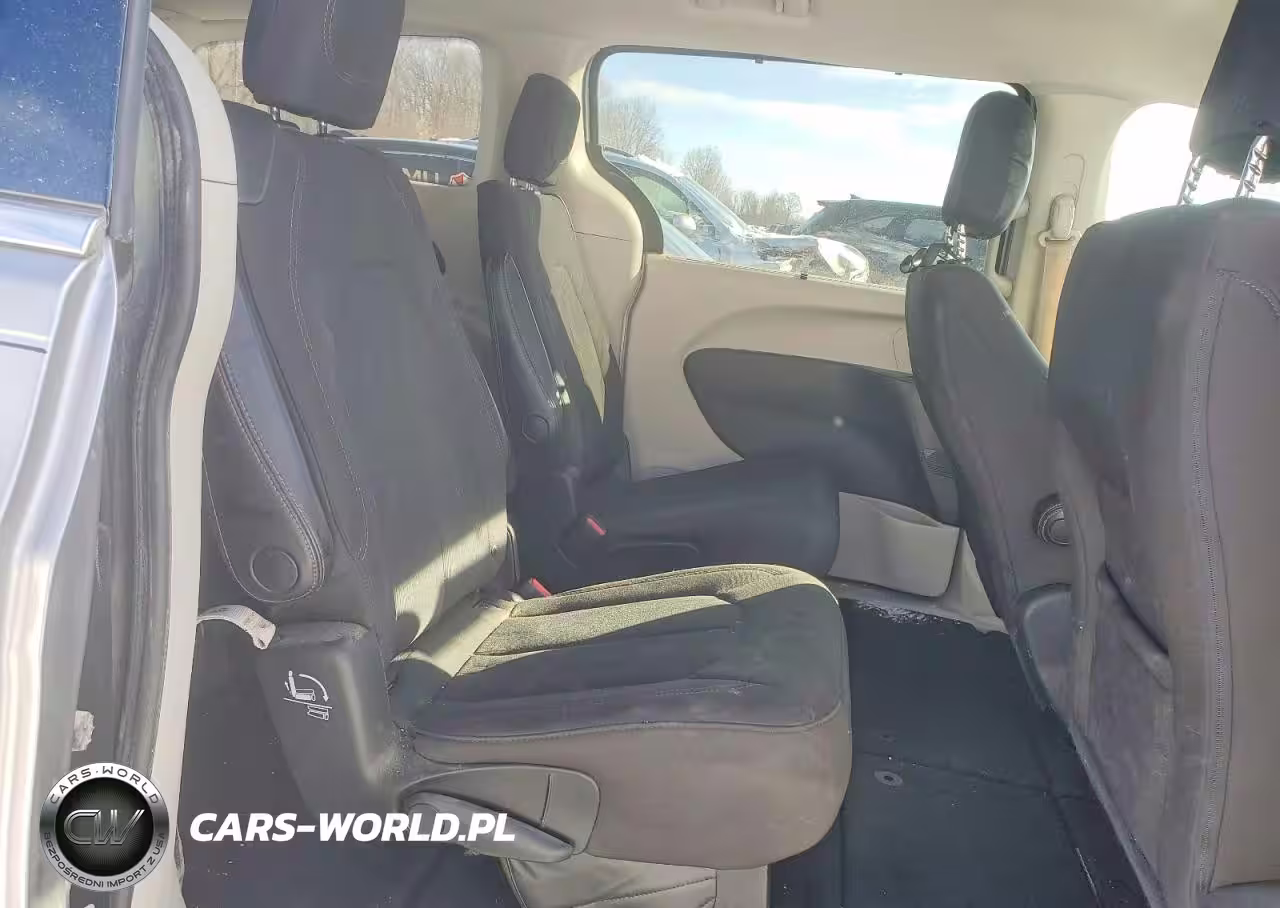 2018 Chrysler Pacifica Touring Plus VIN:2C4RC1FG9JR117558 - 11