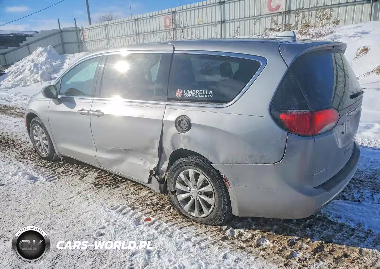 2018 Chrysler Pacifica Touring Plus VIN:2C4RC1FG9JR117558 - 2