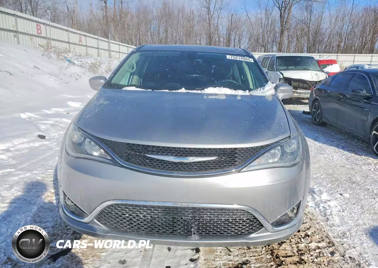 2018 Chrysler Pacifica Touring Plus VIN:2C4RC1FG9JR117558 - 5