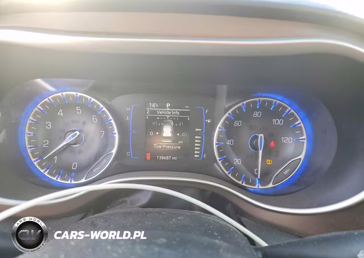 2018 Chrysler Pacifica Touring Plus VIN:2C4RC1FG9JR117558 - 9