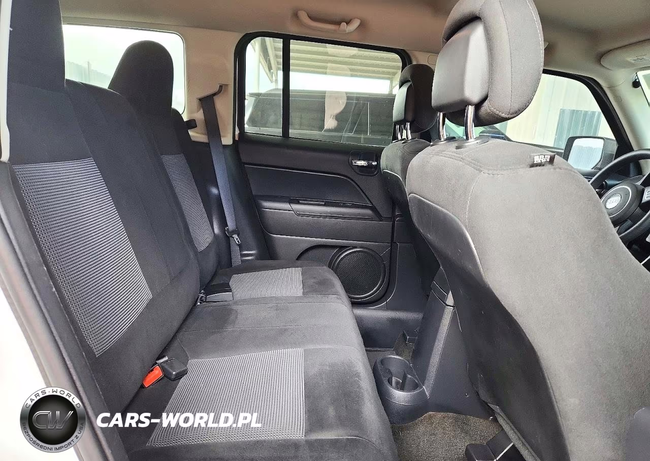2016 Jeep Patriot Sport VIN:1C4NJPBA8GD561843 - 10