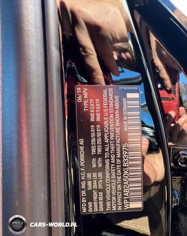 2019 Porsche Macan S VIN:WP1AB2A50KLB33975 - 10