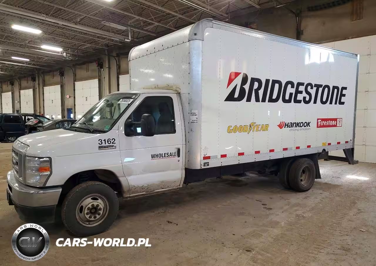 2022 Ford Econoline E450 Super Duty Cutaway Van