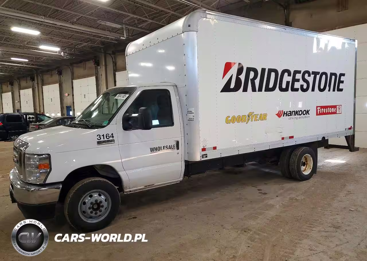 2022 Ford Econoline E450 Super Duty Cutaway Van