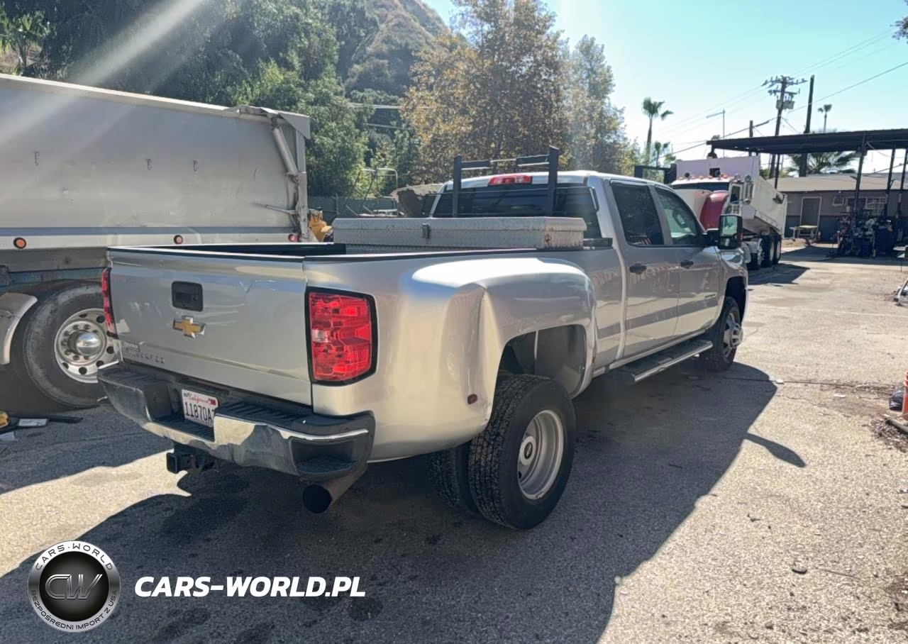 2018 Chevrolet Silverado C3500 VIN:1GC4CYCYXJF168039 - 4