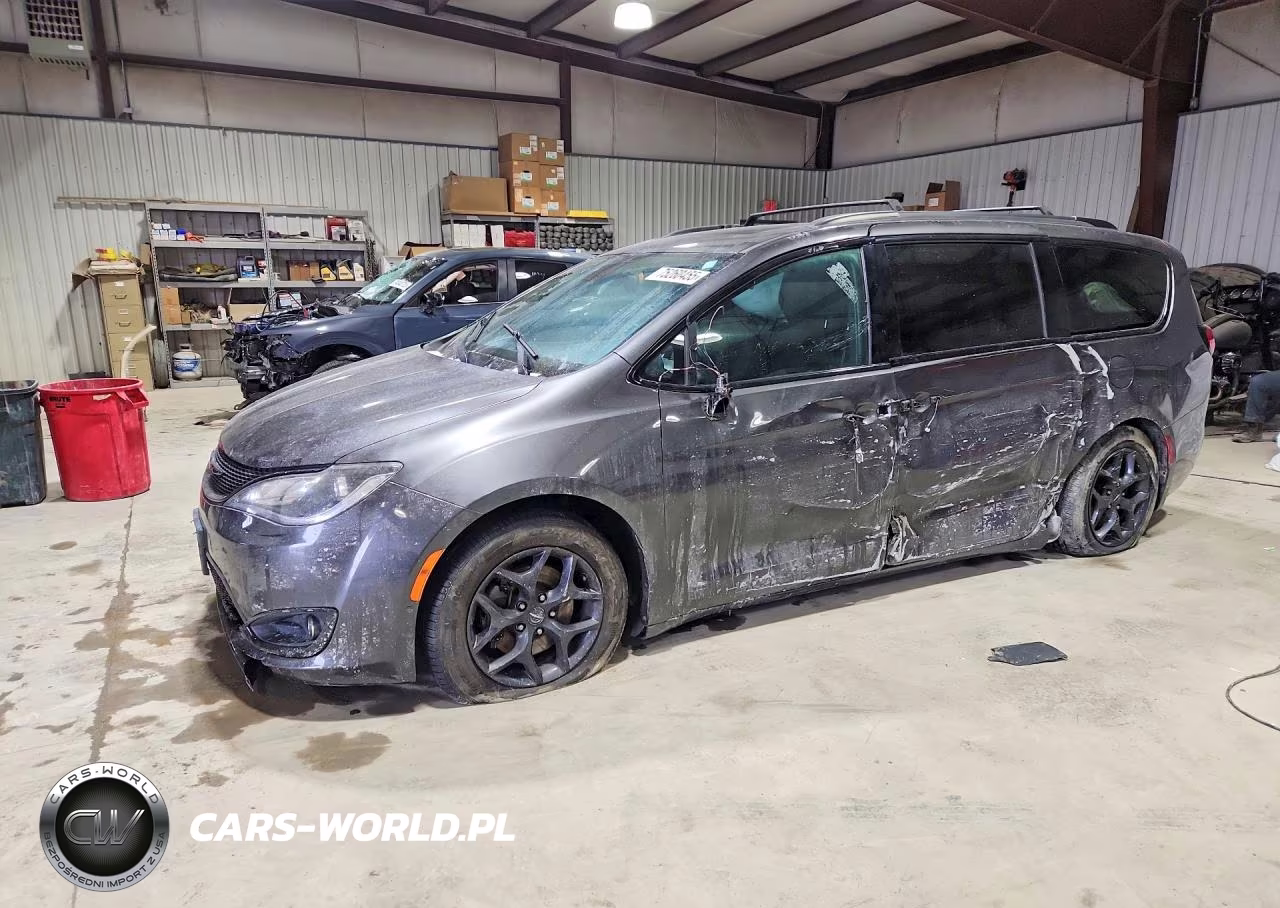 2018 Chrysler Pacifica Touring L Plus