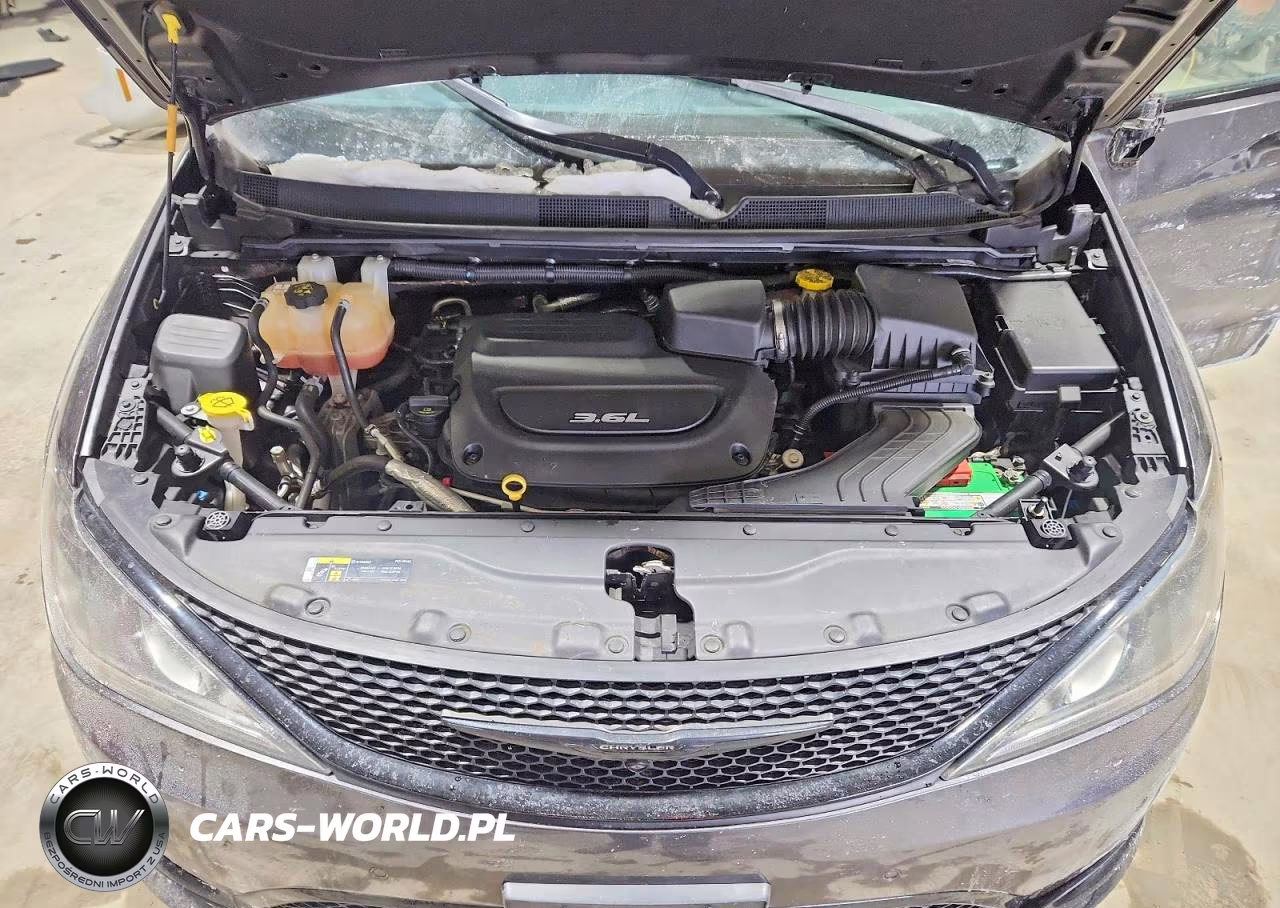 2018 Chrysler Pacifica Touring L Plus VIN:2C4RC1EG0JR157061 - 12