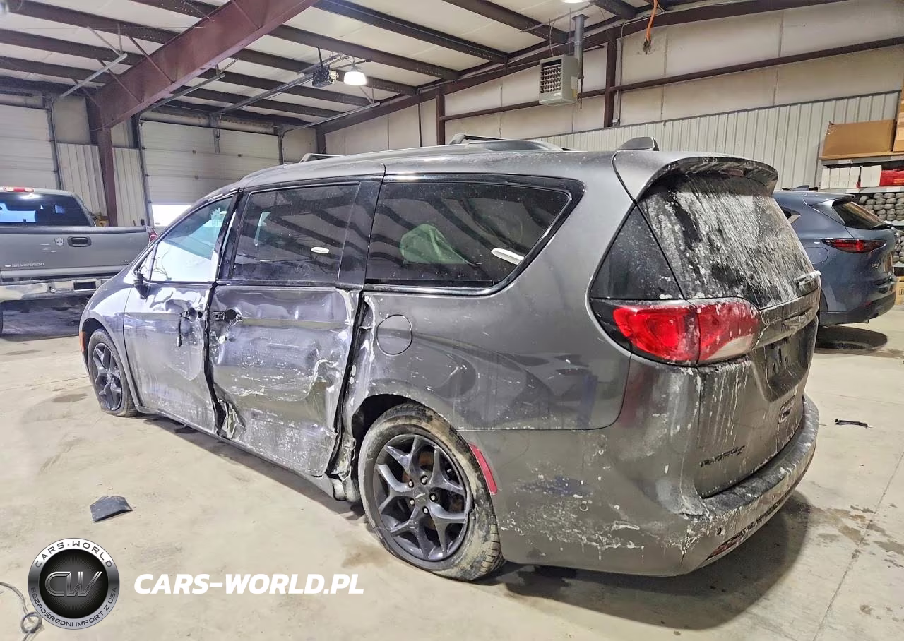 2018 Chrysler Pacifica Touring L Plus VIN:2C4RC1EG0JR157061 - 2