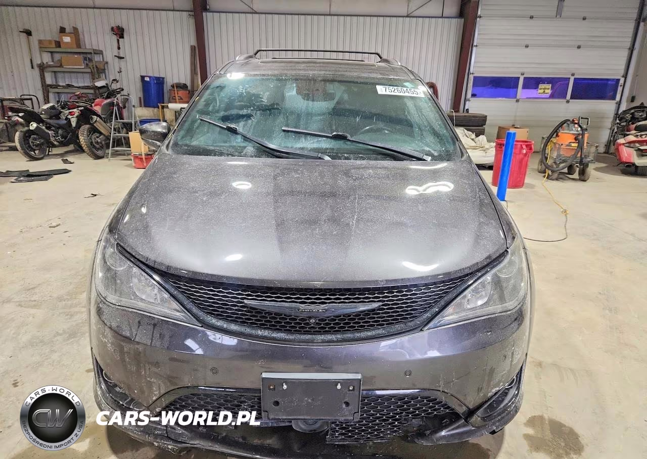 2018 Chrysler Pacifica Touring L Plus VIN:2C4RC1EG0JR157061 - 5