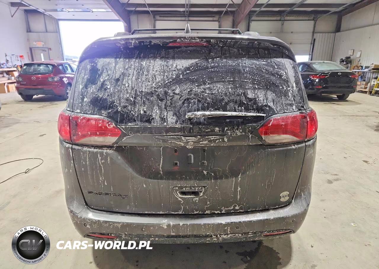 2018 Chrysler Pacifica Touring L Plus VIN:2C4RC1EG0JR157061 - 6