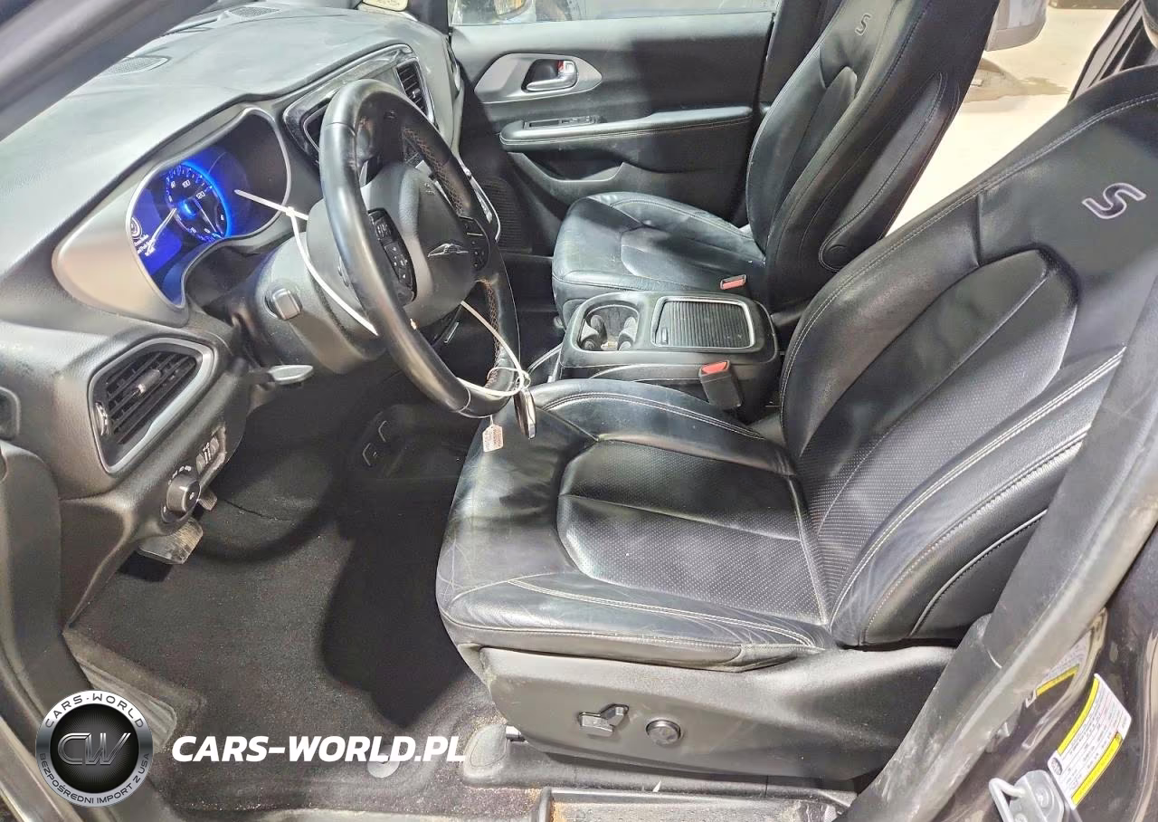 2018 Chrysler Pacifica Touring L Plus VIN:2C4RC1EG0JR157061 - 7