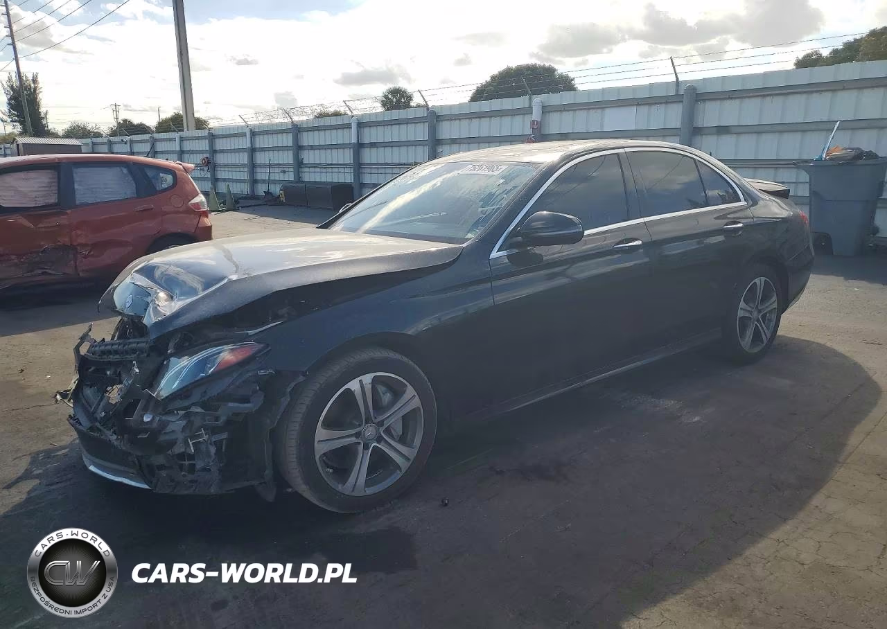 2017 Mercedes-Benz E 300 – zdjęcie 1 z 12