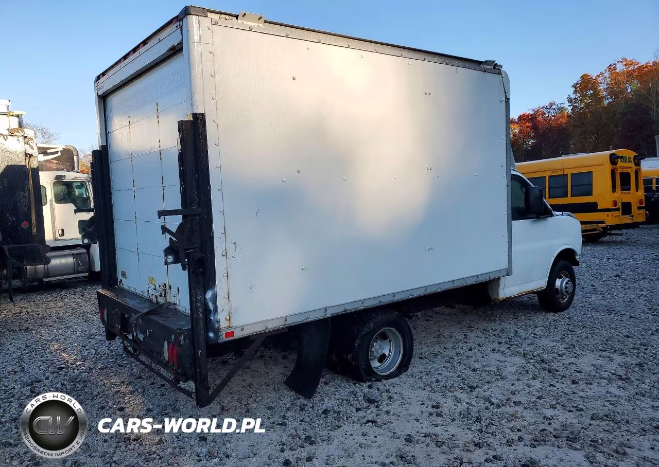 2007 Chevrolet Express Delivery Truck VIN:1GBJG31U771249911 - 3