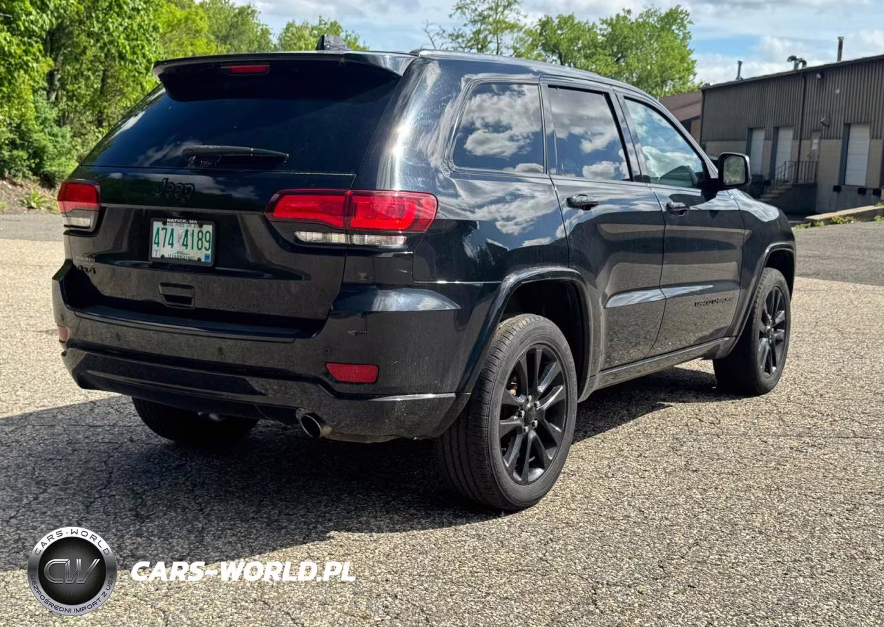 2018 Jeep Grand Cherokee Laredo VIN:1C4RJFAG0JC139919 - 4