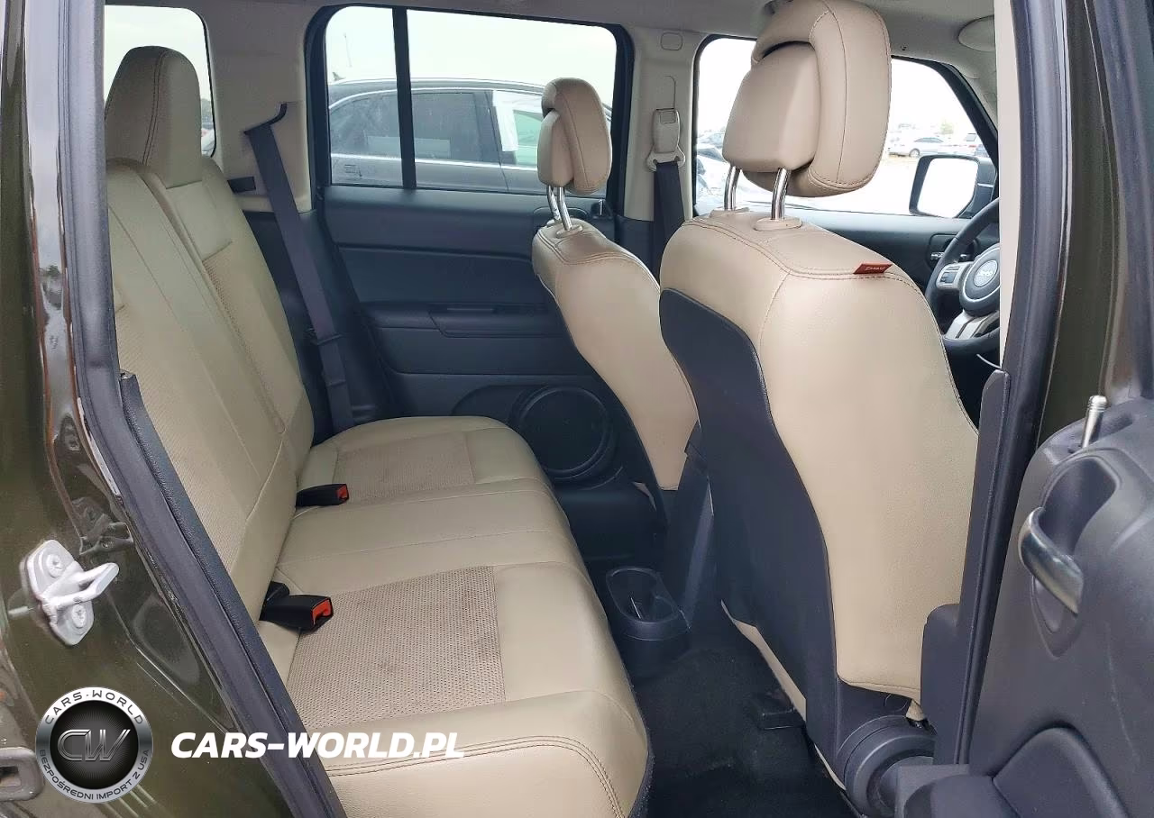 2016 Jeep Patriot Sport VIN:1C4NJRBBXGD760090 - 10