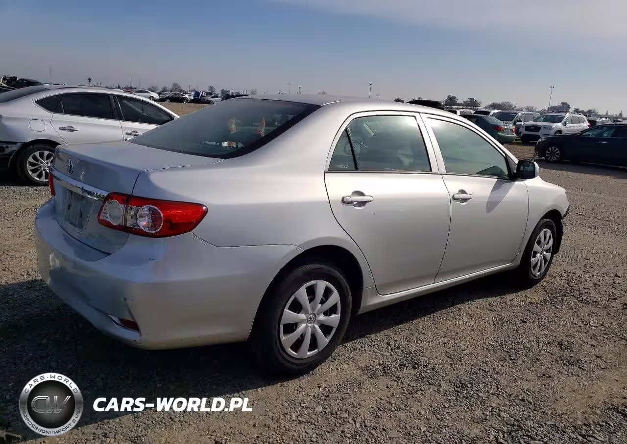 2013 Toyota Corolla Base VIN:5YFBU4EE8DP161894 - 3