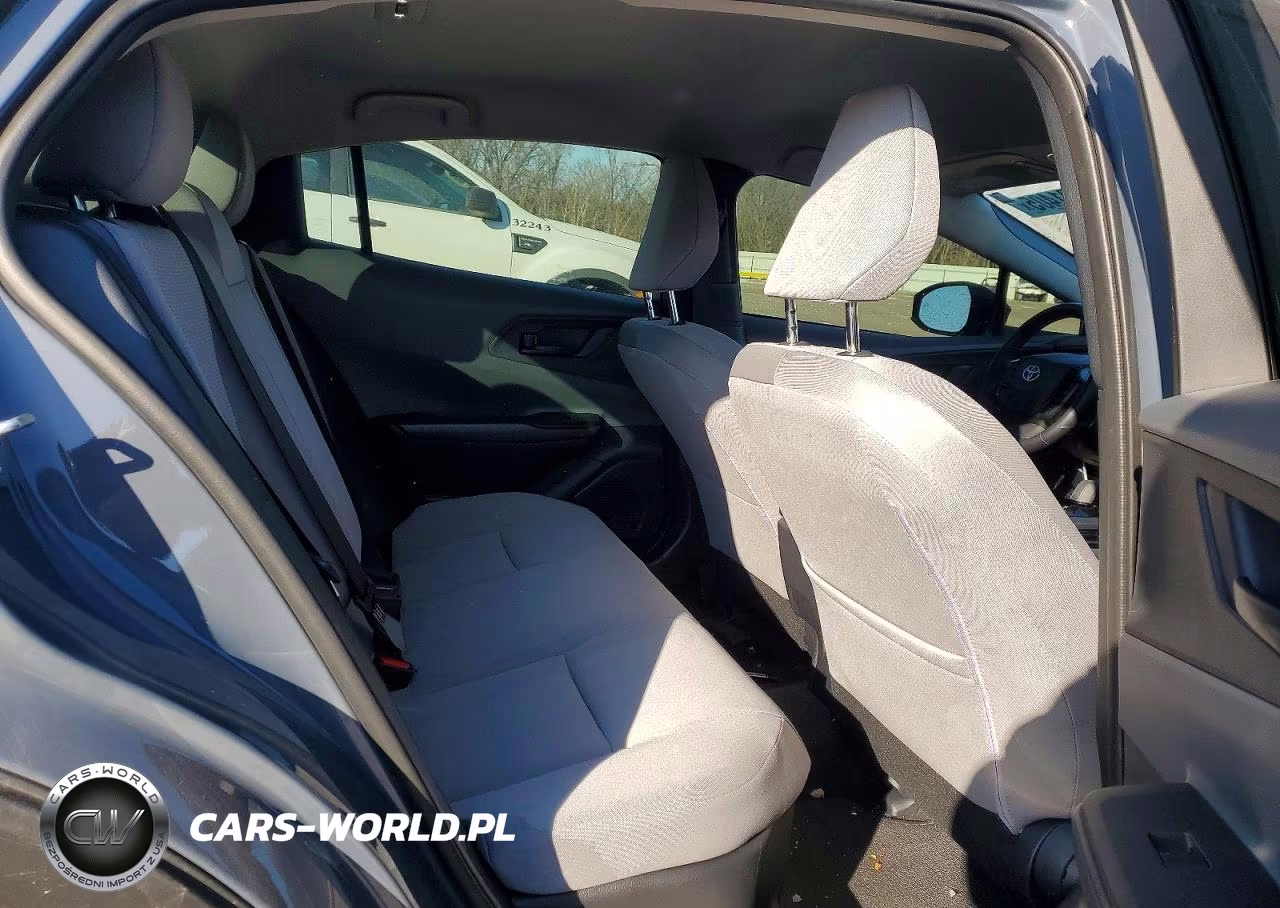 2026 Toyota Prius Le VIN:JTDACAAU8T3066771 - 10