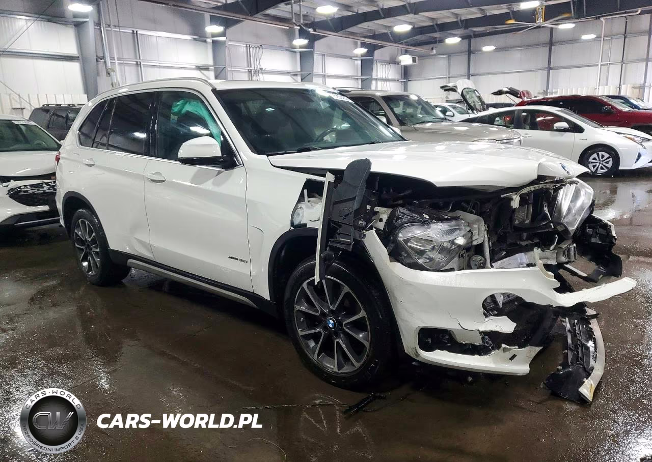 2018 BMW X5 xDrive35I VIN:5UXKR0C55J0X92300 - 4