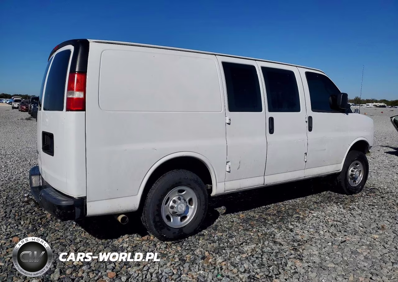 2018 Chevrolet Express G2500 VIN:1GCWGAFP0J1190958 - 3