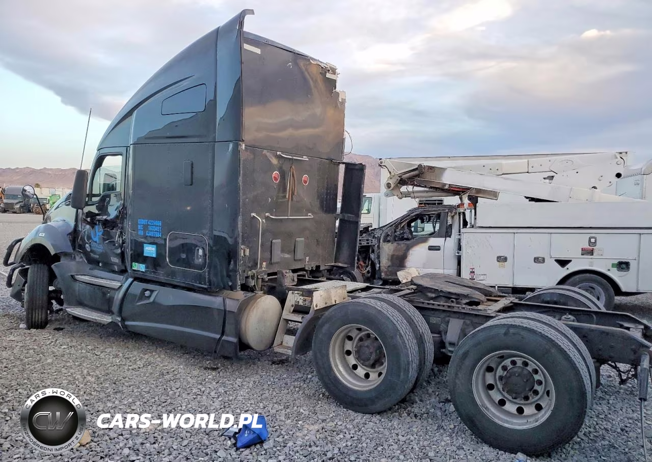 2016 Kenworth T680 Semi Truck VIN:1XKYDP9X5GJ497684 - 3