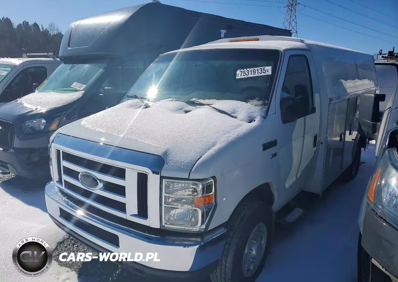 2015 Ford Econoline E350 Super Duty Cutaway Van