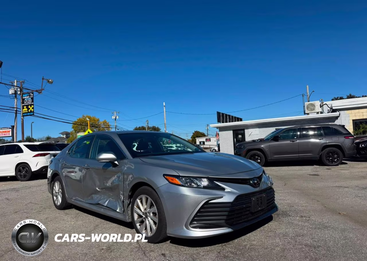 2024 Toyota Camry Le – zdjęcie 1 z 10