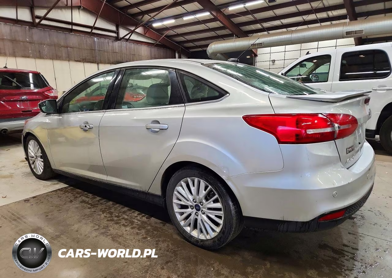 2018 Ford Focus Titanium VIN:1FADP3J24JL261748 - 2