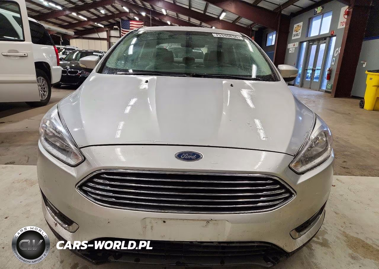 2018 Ford Focus Titanium VIN:1FADP3J24JL261748 - 5
