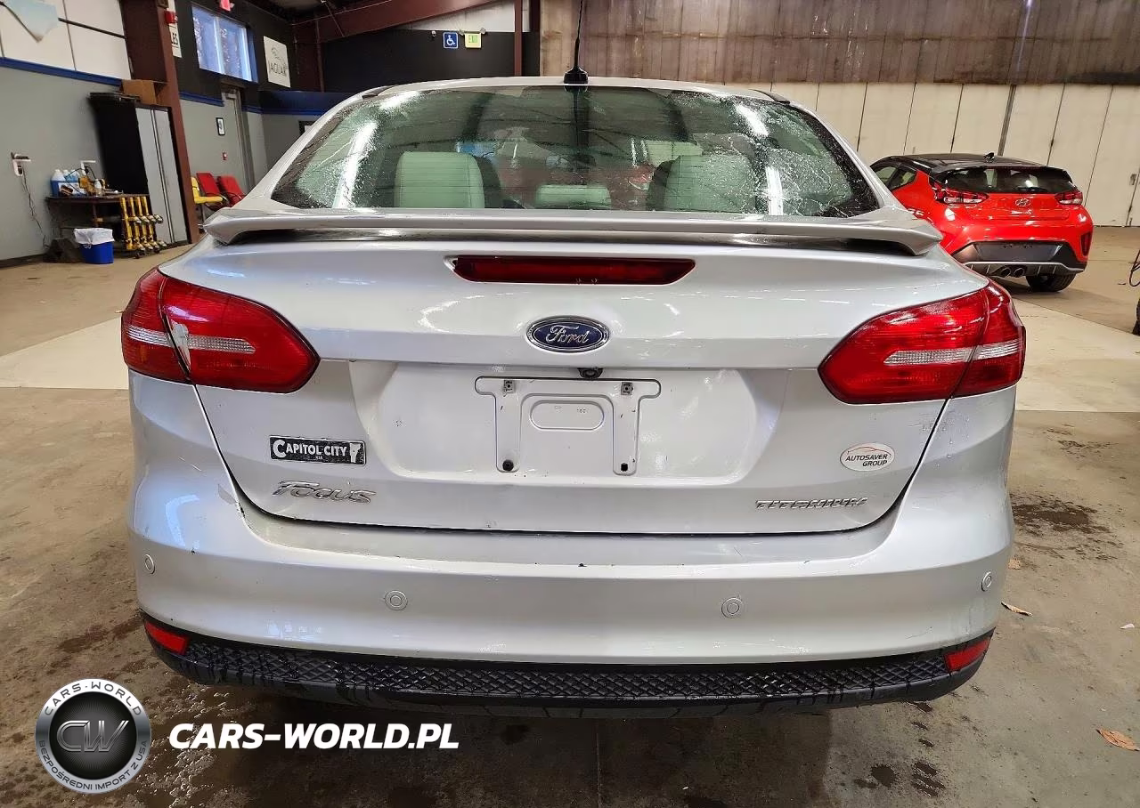 2018 Ford Focus Titanium VIN:1FADP3J24JL261748 - 6