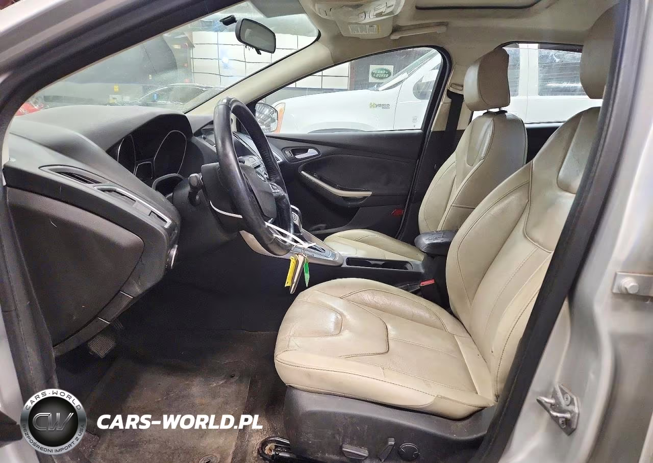 2018 Ford Focus Titanium VIN:1FADP3J24JL261748 - 7
