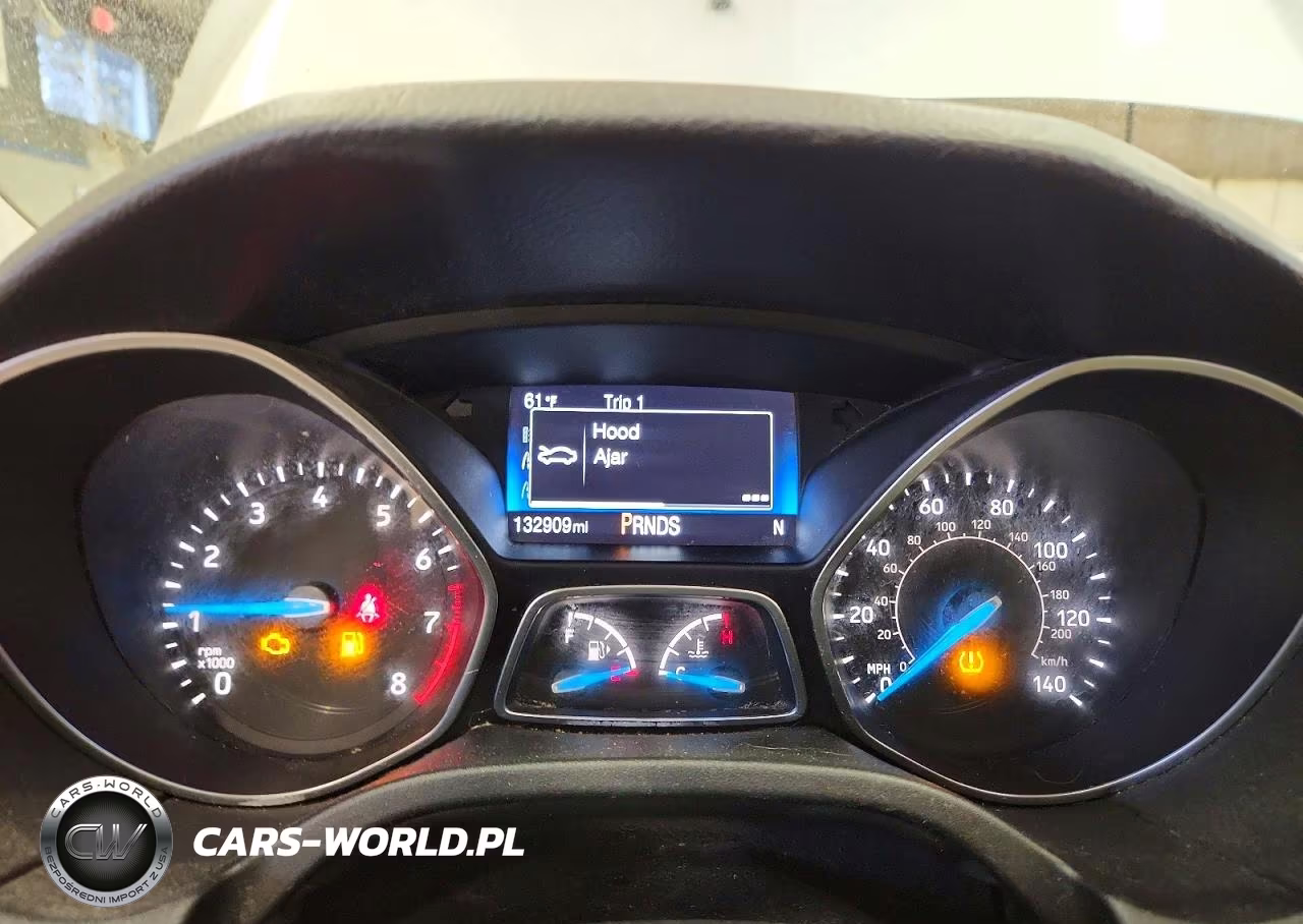 2018 Ford Focus Titanium VIN:1FADP3J24JL261748 - 9