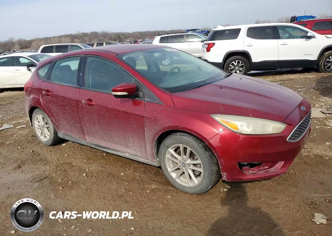 2017 Ford Focus Se VIN:1FADP3K29HL205300 - 4