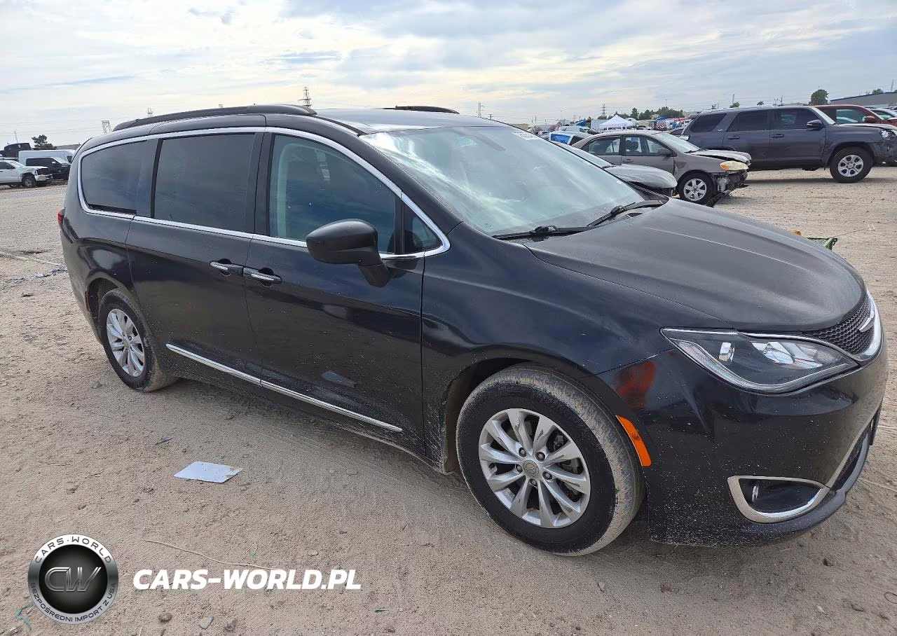 2017 Chrysler Pacifica Touring L VIN:2C4RC1BG0HR691921 - 4