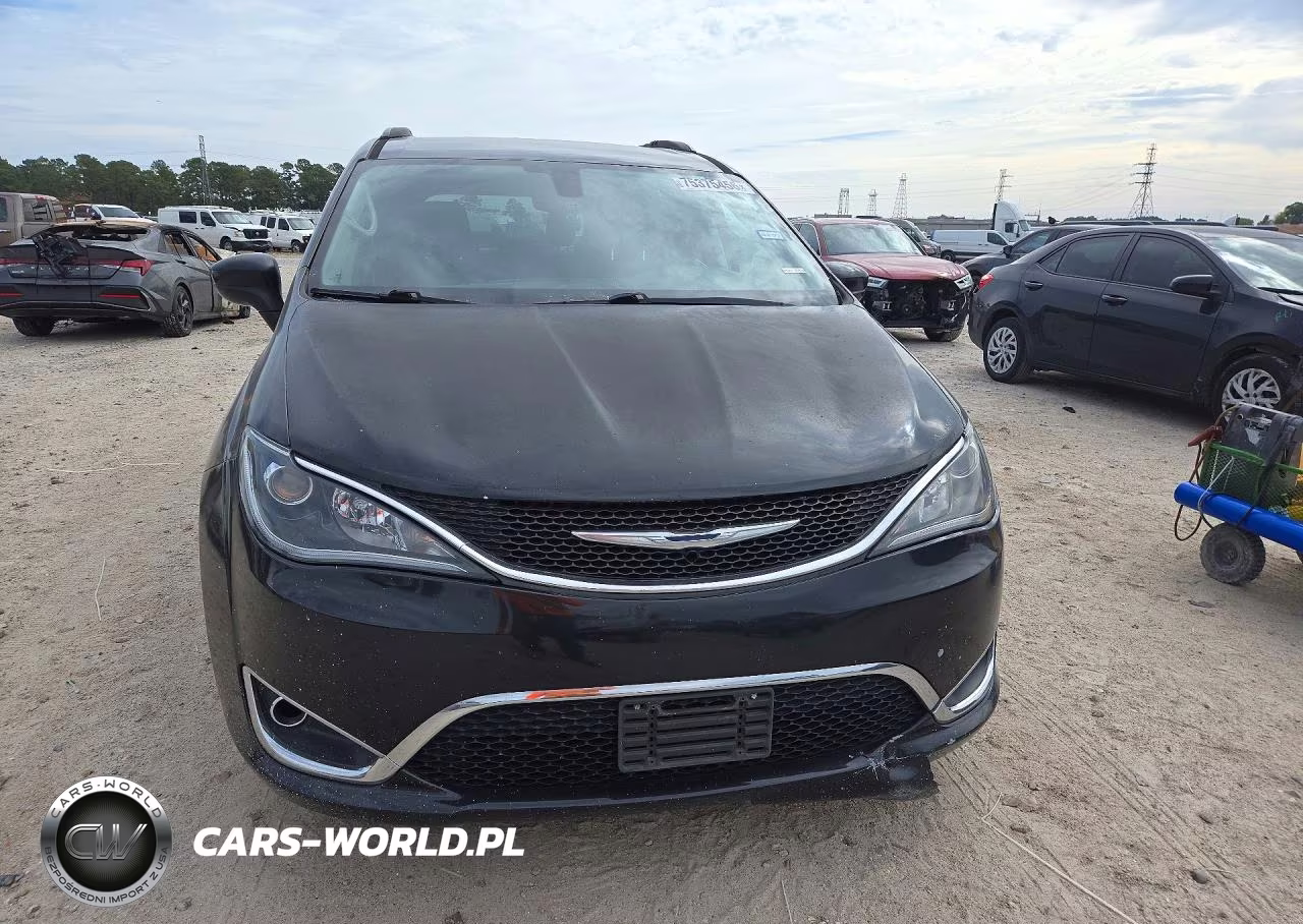 2017 Chrysler Pacifica Touring L VIN:2C4RC1BG0HR691921 - 5