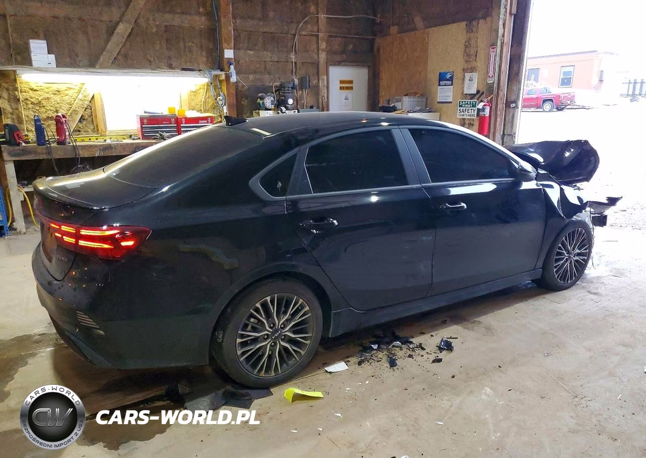 2024 Kia Forte Gt Line VIN:3KPF54AD6RE756084 - 3