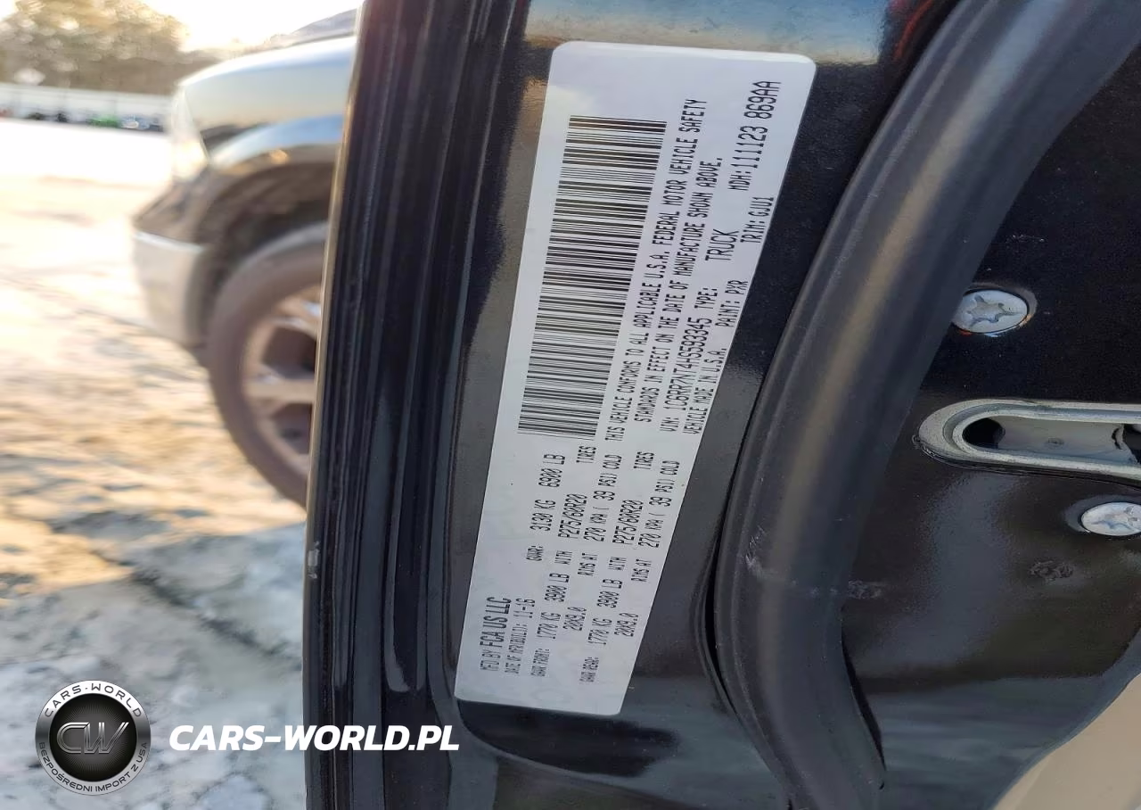 2017 Ram 1500 Laramie VIN:1C6RR7NT4HS593345 - 12