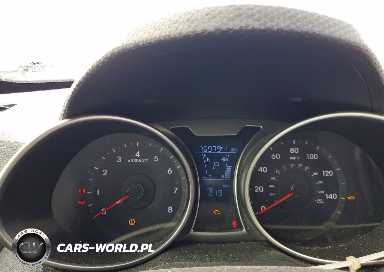 2017 Hyundai Veloster VIN:KMHTC6ADXHU321763 - 9