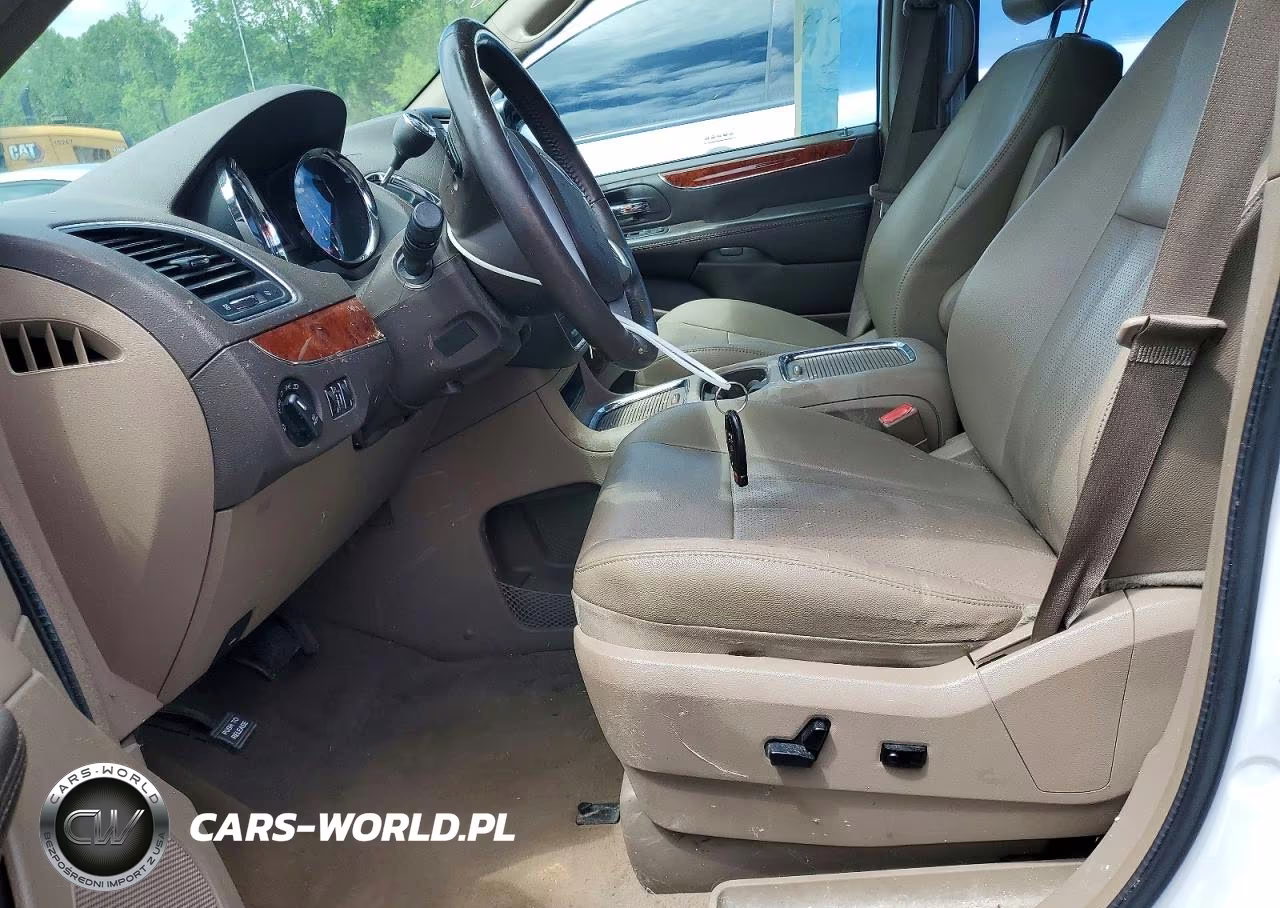 2015 Chrysler Town & Country Touring L VIN:2C4RC1CG9FR743431 - 7