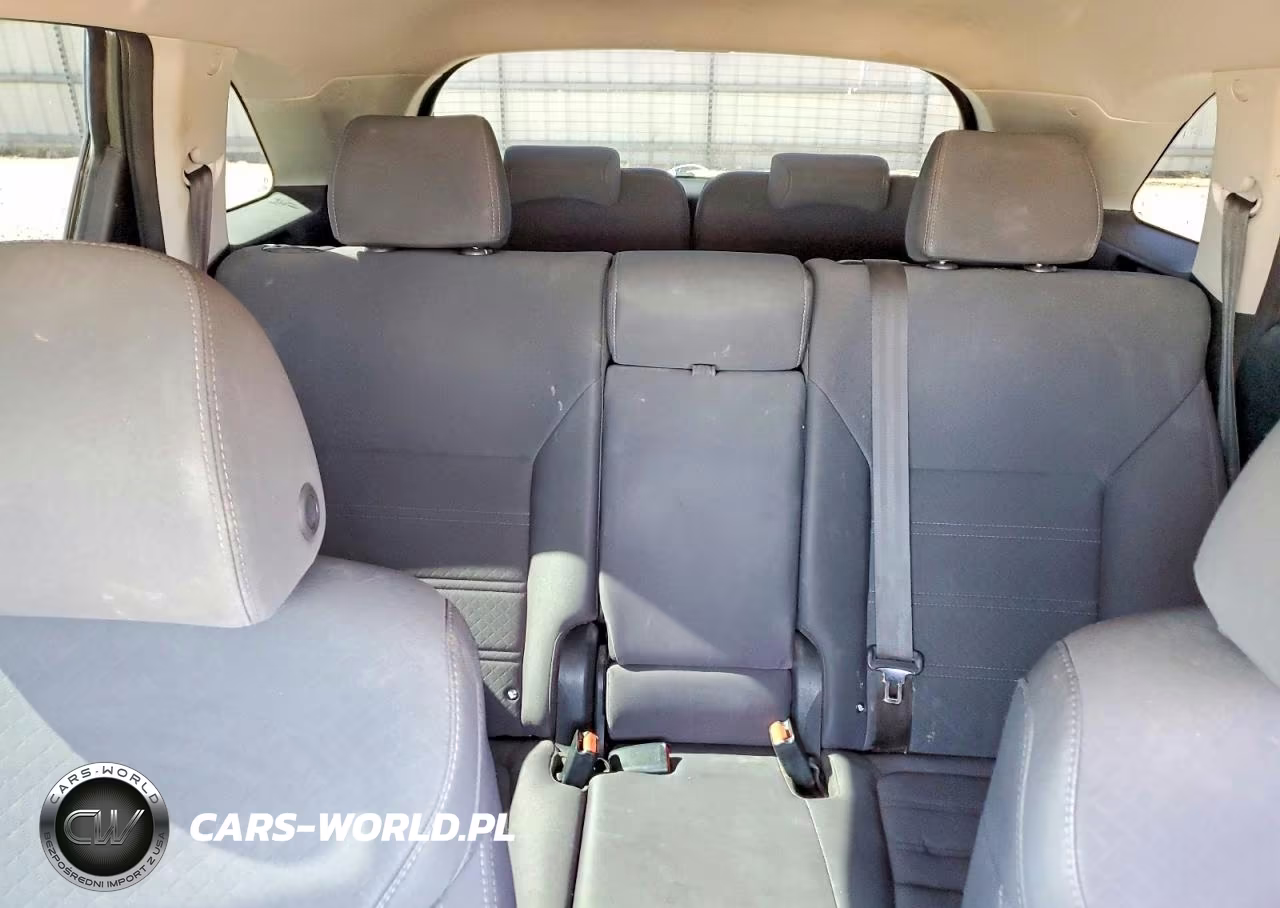 2019 Kia Sorento L VIN:5XYPG4A36KG508996 - 10