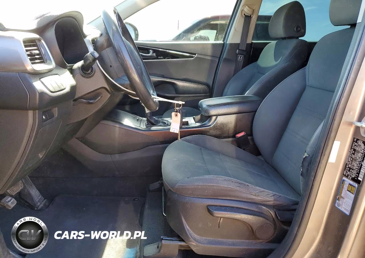 2019 Kia Sorento L VIN:5XYPG4A36KG508996 - 7